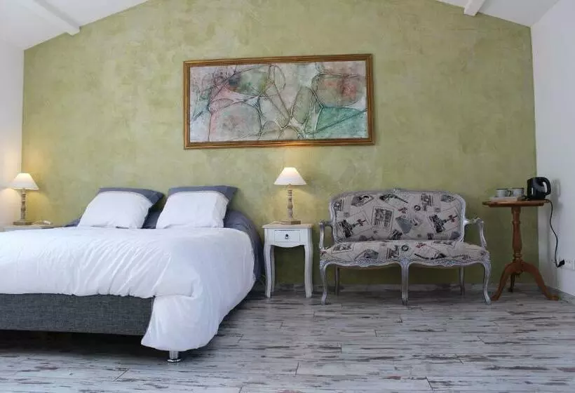 Chambre Standard Vue Piscine, B&b La Difference