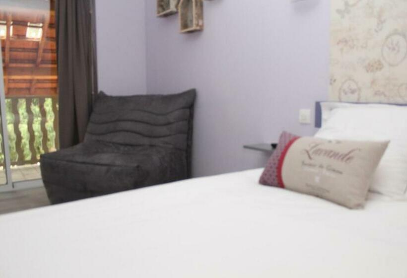 Трехместный Номер Стандарт Вид на Сад, Sous Le Figuier