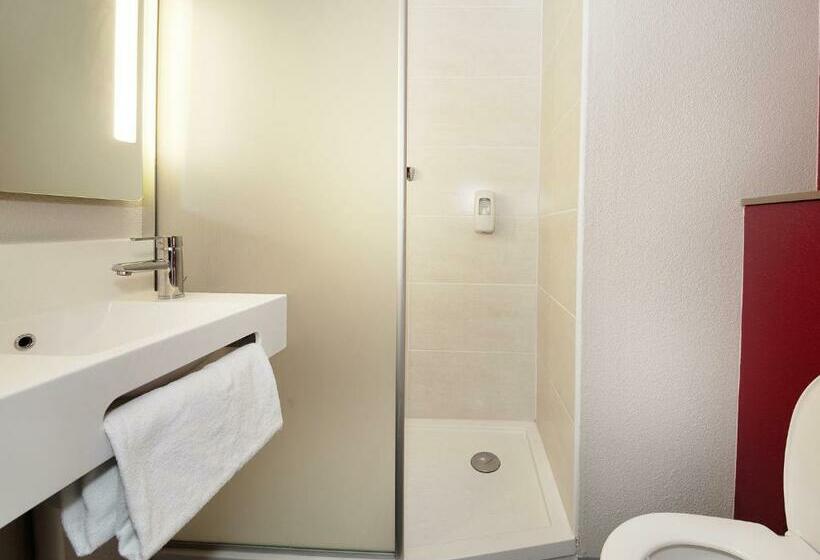 Номер Стандарт Трехместный, B&b Hotel Castres Centre Gambetta