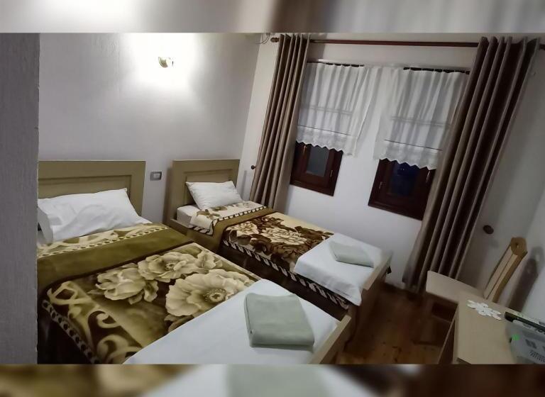 标准间带山景, Castle