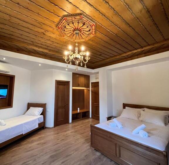 带城市景观的标准间, Castle