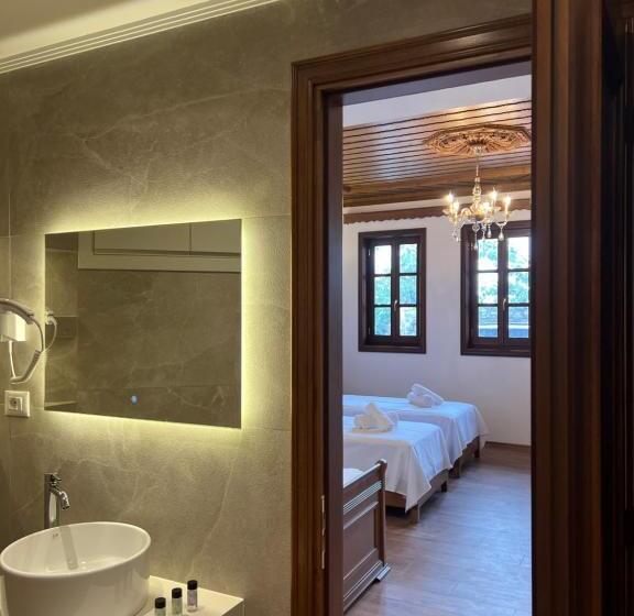 标准三人间, Castle