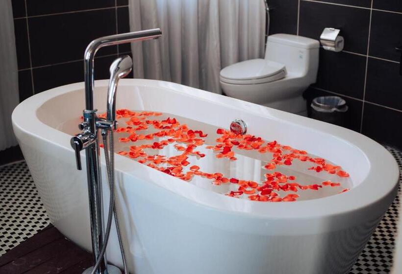 اتاق سه نفره دلوکس با چشمانداز دریا, Danaciti