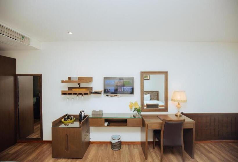 اتاق سه نفره دلوکس با چشمانداز دریا, Danaciti