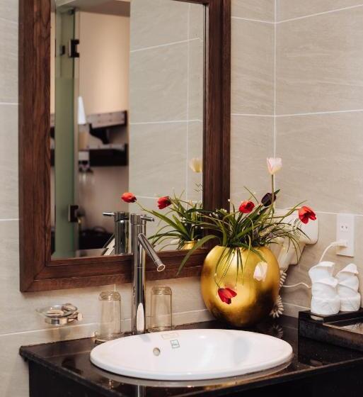 سوییت خانوادگی, Danaciti