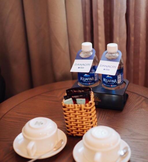 سوییت خانوادگی, Danaciti