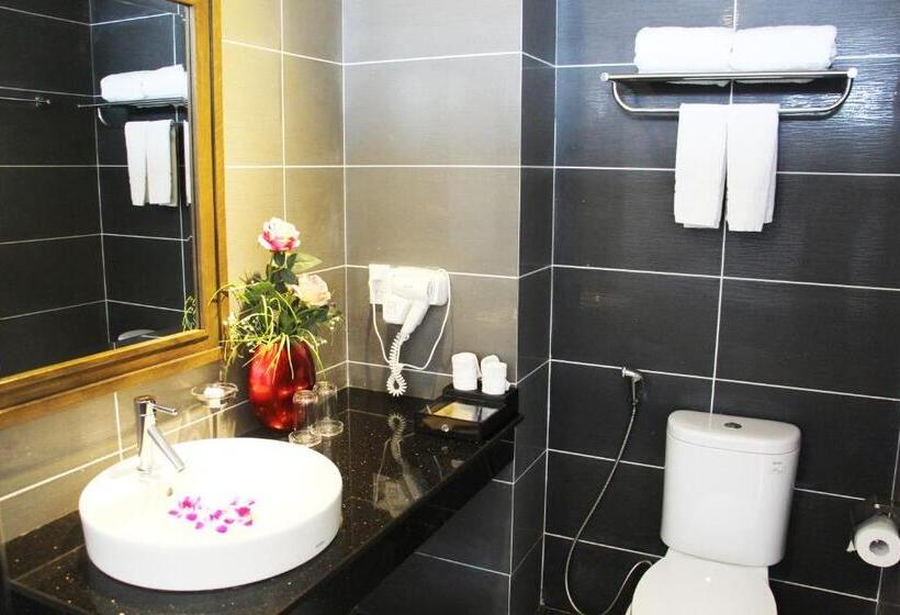 اتاق استاندارد چهار تخته با چشمانداز دریا, Danaciti