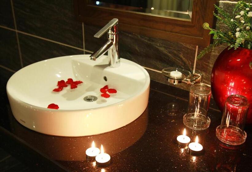 اتاق استاندارد چهار تخته با چشمانداز دریا, Danaciti