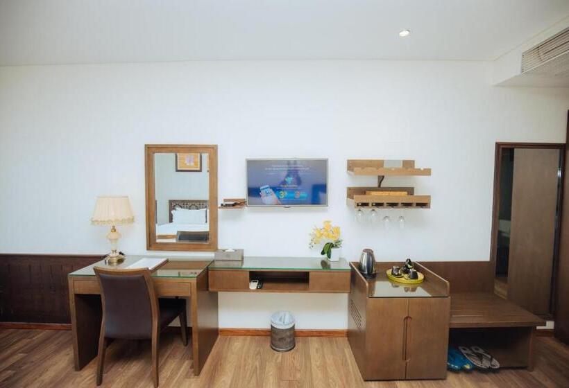 اتاق سه نفره دلوکس با چشمانداز دریا, Danaciti