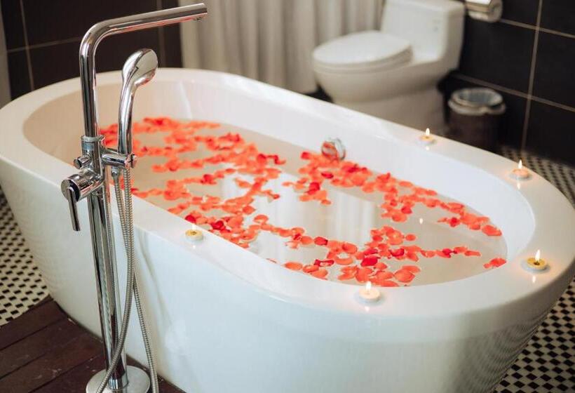 اتاق سه نفره دلوکس با چشمانداز دریا, Danaciti