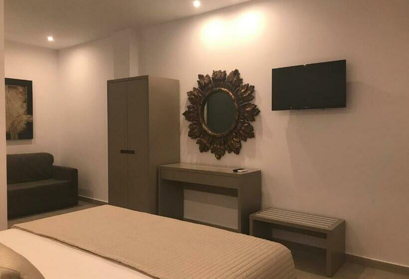 اتاق خانوادگی با چشم‌انداز دریا, Golden View Residence