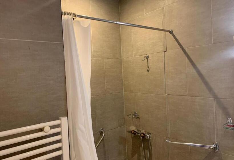 Номер Стандарт Адаптированный для Инвалидов, Hôtel Le Cosy