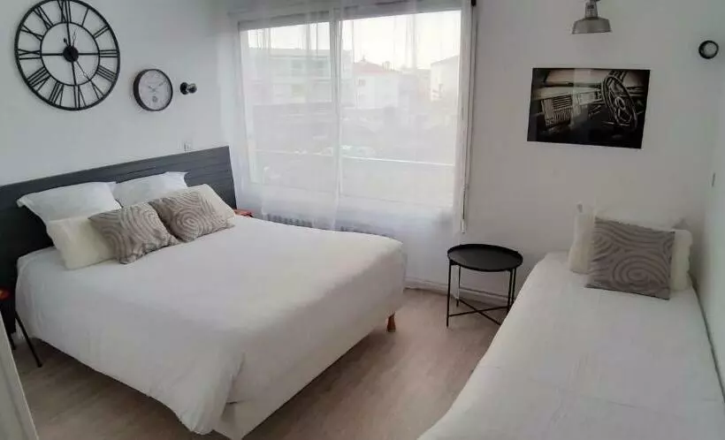 スタンダードルーム, Hôtel La Croisette & Restaurant Bistrot Gantier En Centre Ville