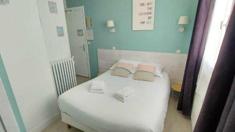 이코노미 룸, Hôtel La Croisette & Restaurant Bistrot Gantier En Centre Ville