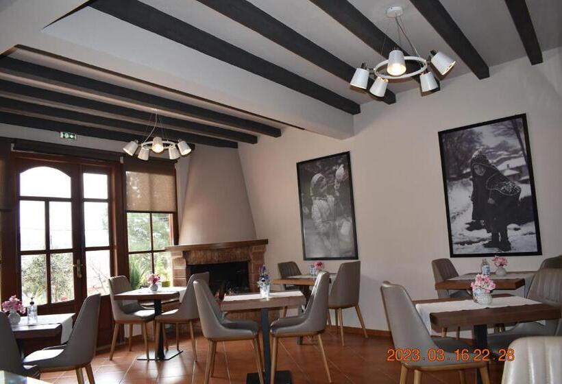 غرفة قياسية ثلاثية ذات اطلالة, Meteora