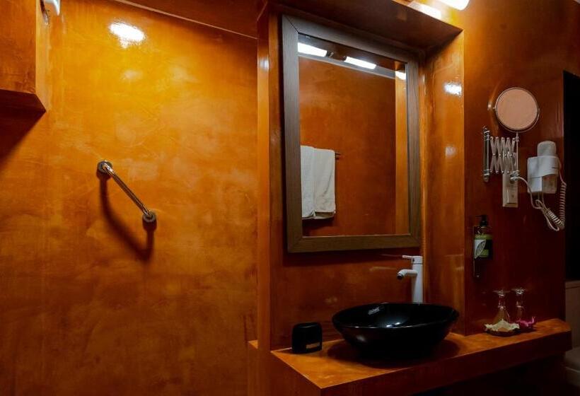 غرفة قياسية مزوَّدة بشُرفة, Meteora