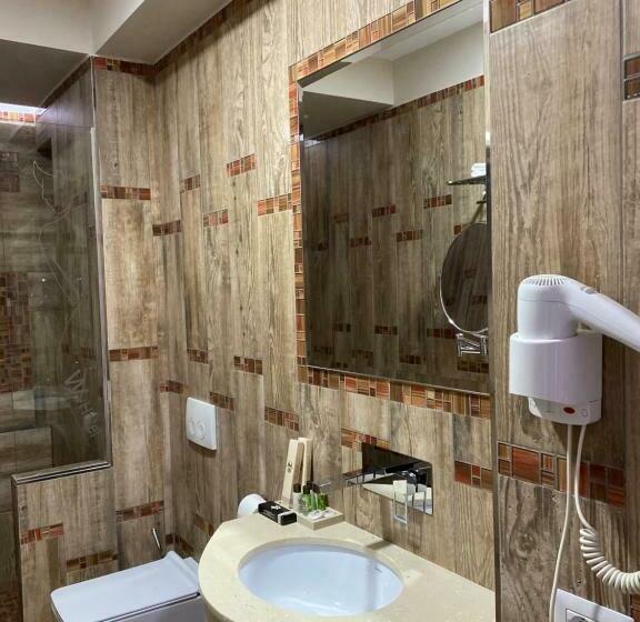 Executive Suite, New W