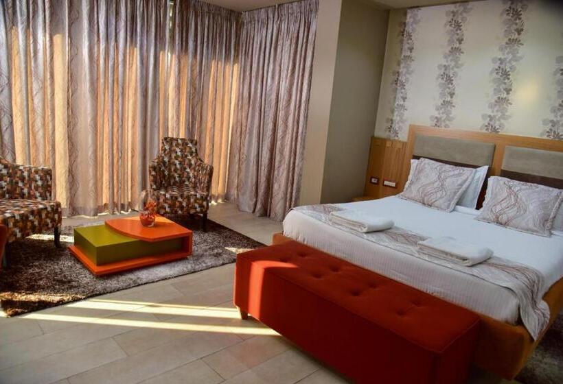 Superior Room, New W