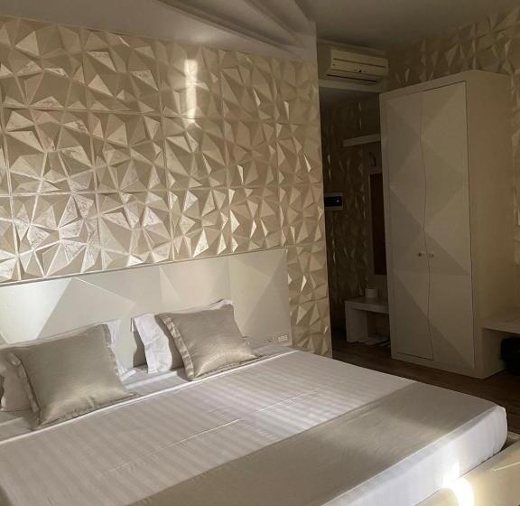 Executive Suite, New W