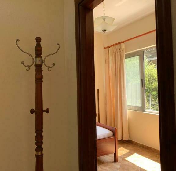 スタンダードスタジオ, The First Hotel Saranda