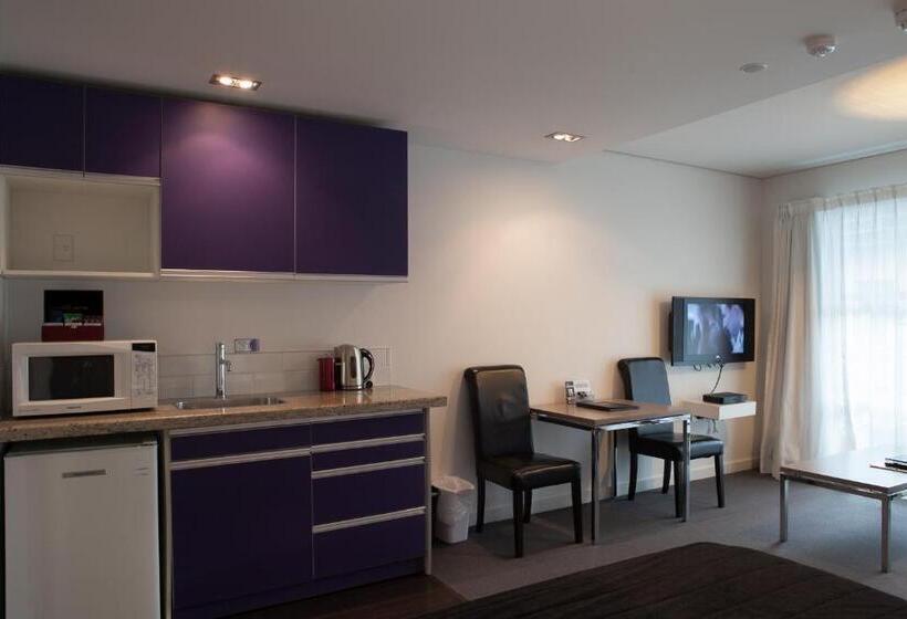 标准工作室, 315 Euro Motel And Serviced Apartments