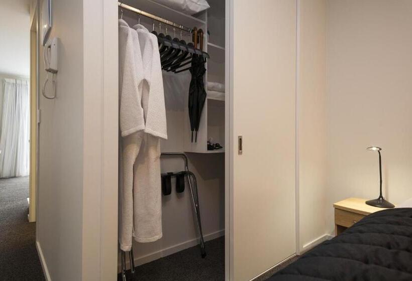 标准工作室, 315 Euro Motel And Serviced Apartments