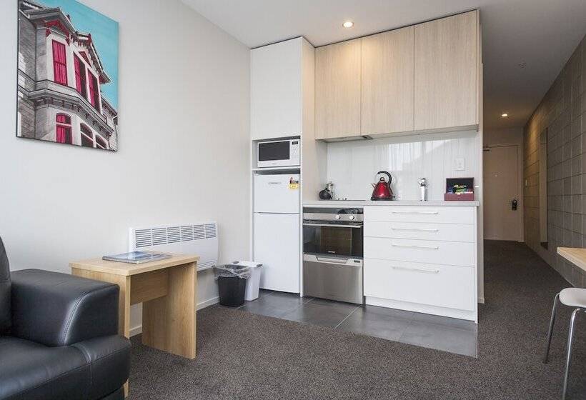 스탠다드 스튜디오, 315 Euro Motel And Serviced Apartments