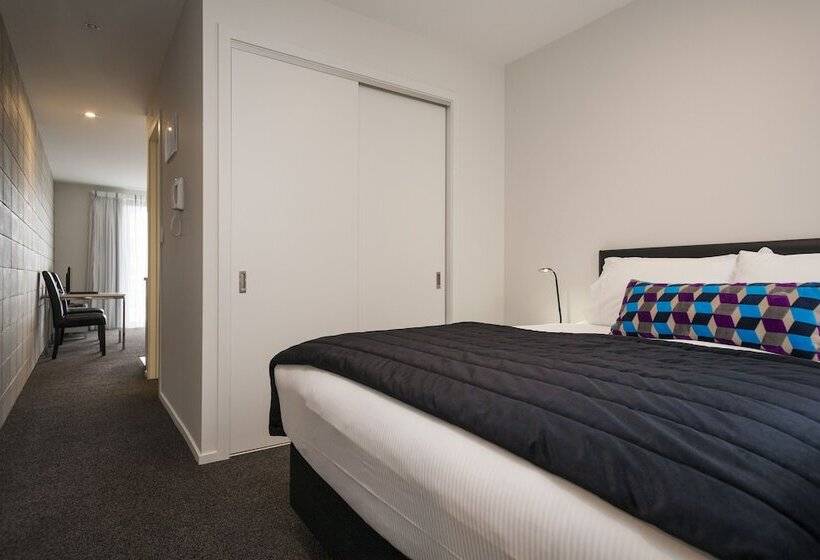 标准工作室, 315 Euro Motel And Serviced Apartments