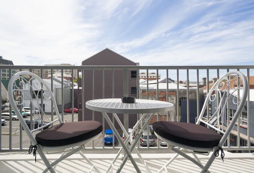 标准工作室, 315 Euro Motel And Serviced Apartments