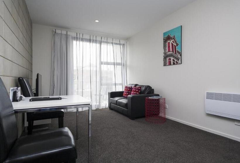 标准工作室, 315 Euro Motel And Serviced Apartments