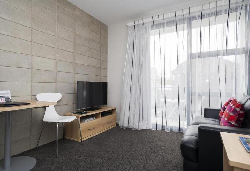 标准工作室, 315 Euro Motel And Serviced Apartments