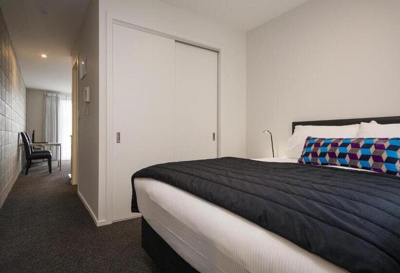 标准工作室, 315 Euro Motel And Serviced Apartments