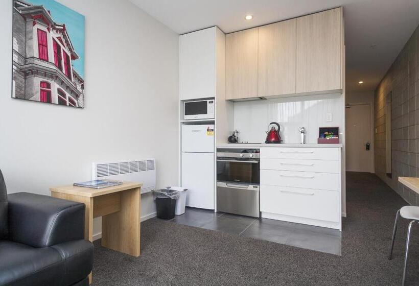 标准工作室, 315 Euro Motel And Serviced Apartments