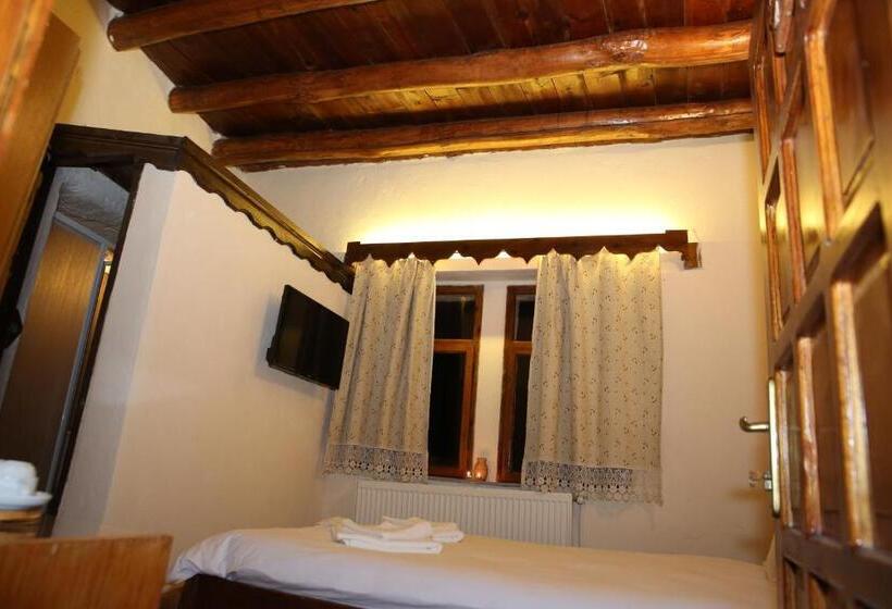 اتاق اکونومی, Unicorn Cave