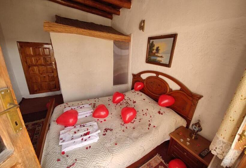 اتاق لوکس با بالکن, Unicorn Cave