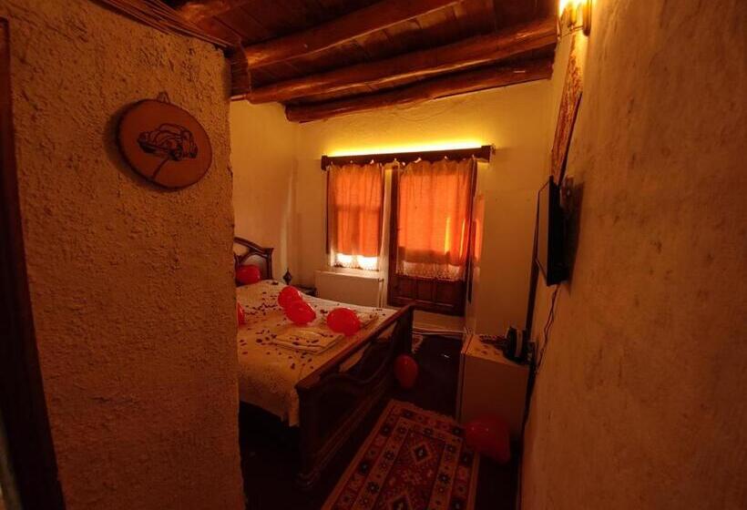 اتاق لوکس با بالکن, Unicorn Cave