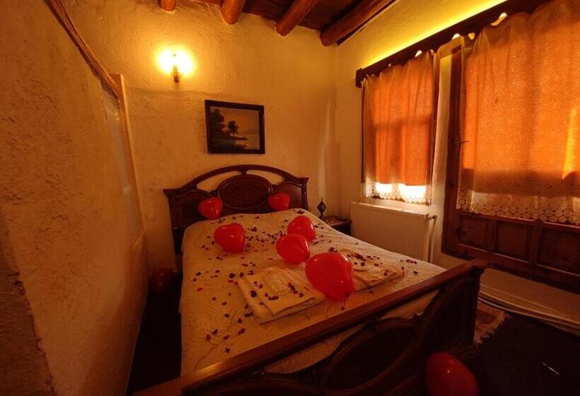 اتاق لوکس با بالکن, Unicorn Cave