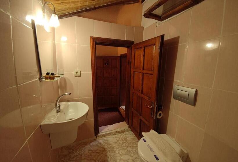 اتاق لوکس با بالکن, Unicorn Cave