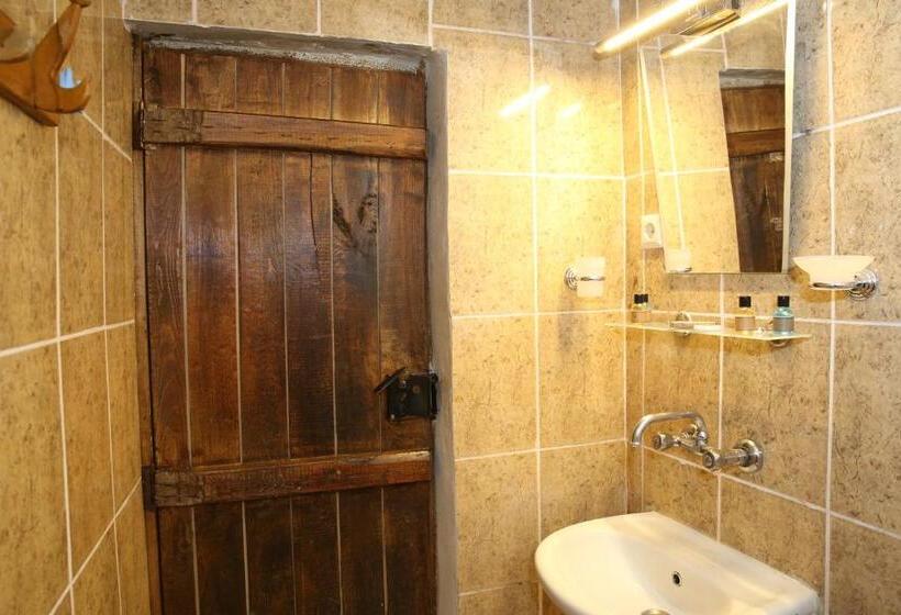 اتاق لوکس, Unicorn Cave