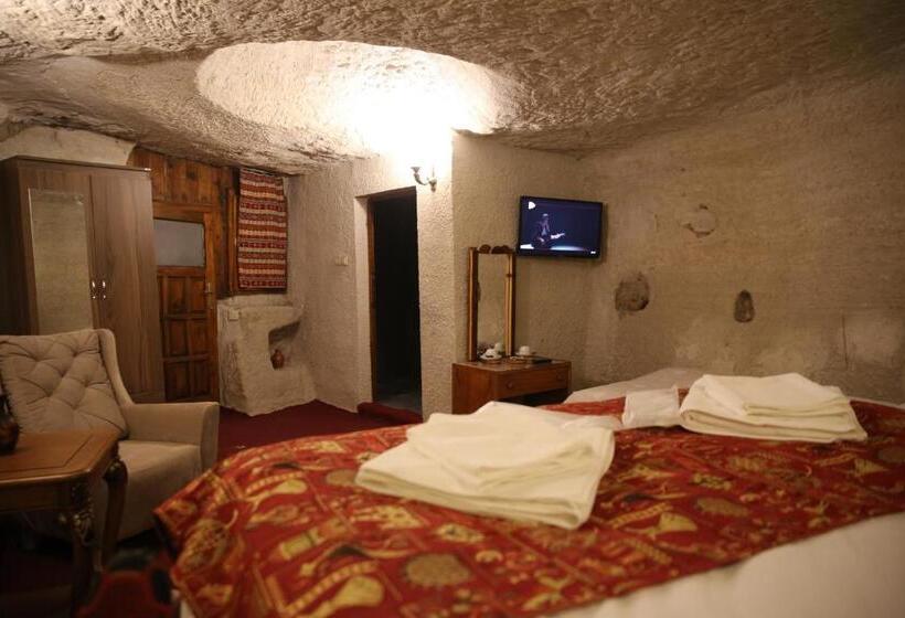 اتاق استاندارد سه تخته با چشمانداز باغ, Unicorn Cave