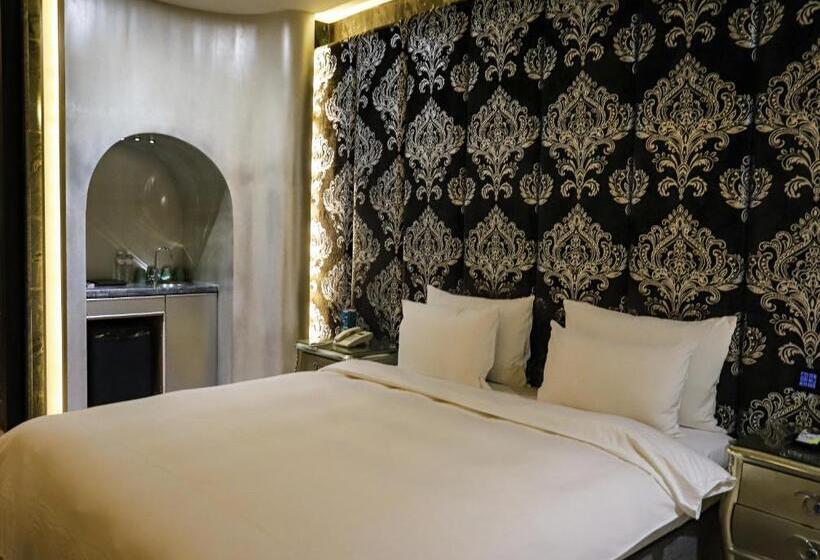 سوئیت پرزیدنت, Allur Boutique Motelyilan Branch