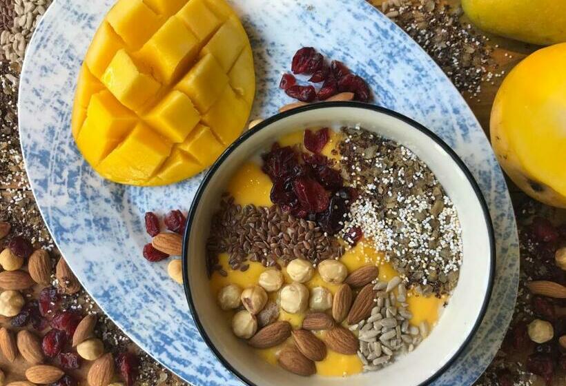 חדר סטנדרט עם מיטת קינג, Andaz Delhi, By Hyatt