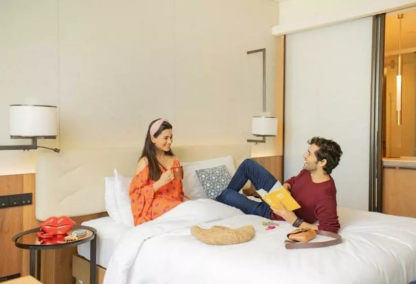 キングサイズベッドのスタンダードルーム, Andaz Delhi, By Hyatt