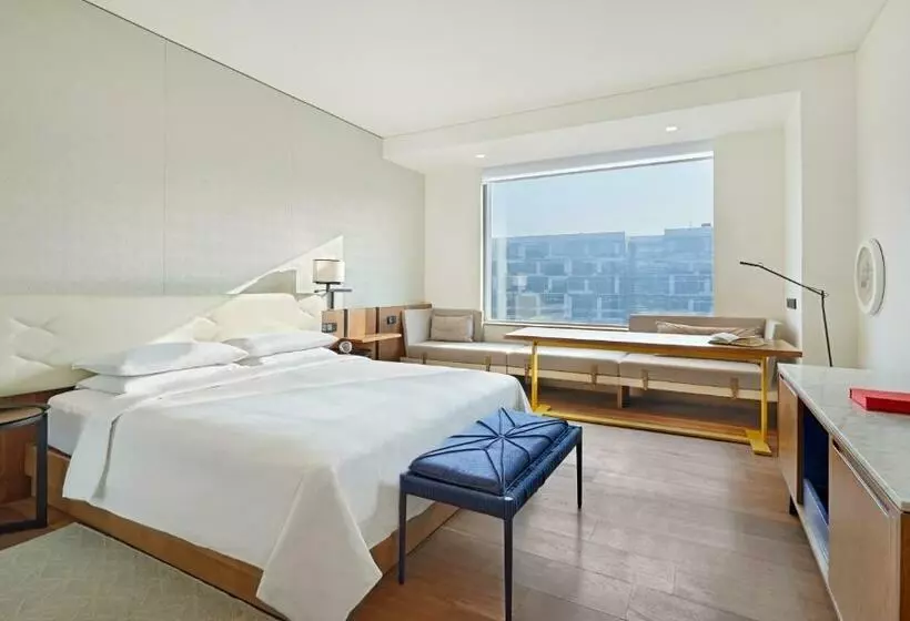 キングサイズベッドのスタンダードルーム, Andaz Delhi, By Hyatt