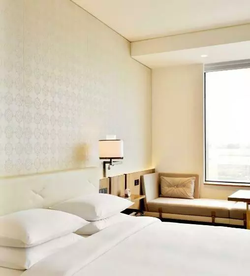 キングサイズベッドのスタンダードルーム, Andaz Delhi, By Hyatt