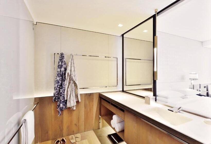 חדר סטנדרט עם מיטת קינג, Andaz Delhi, By Hyatt