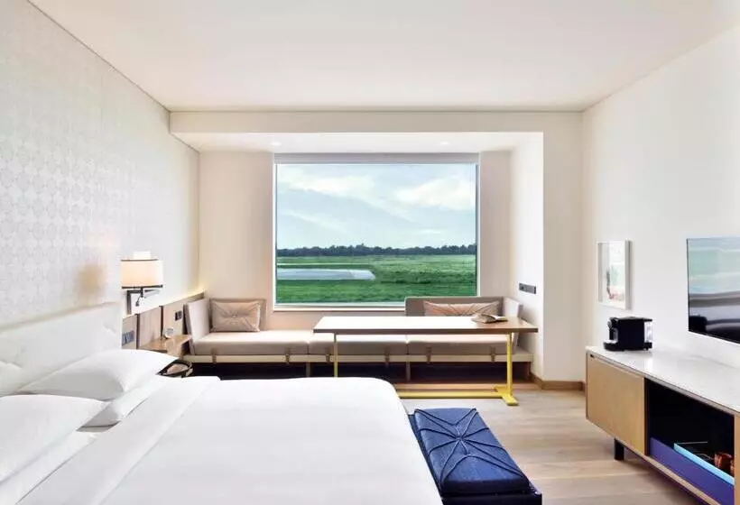 キングサイズベッドのスタンダードルーム, Andaz Delhi, By Hyatt