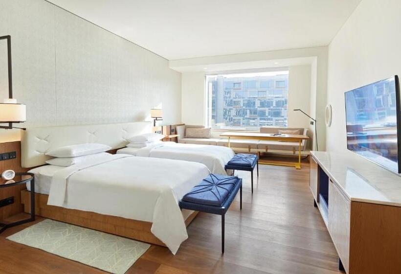 חדר סטנדרט עם מיטת קינג, Andaz Delhi, By Hyatt