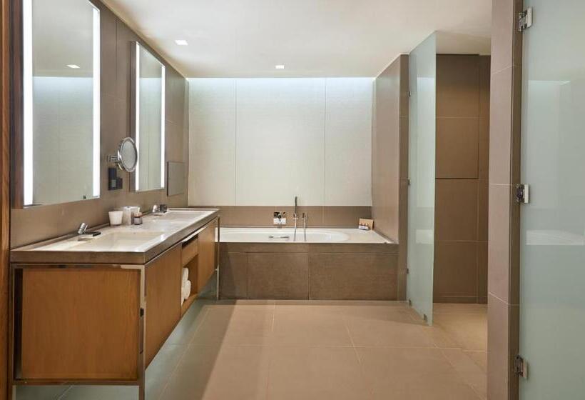 Люкс Кровать Кинг, Andaz Delhi, By Hyatt