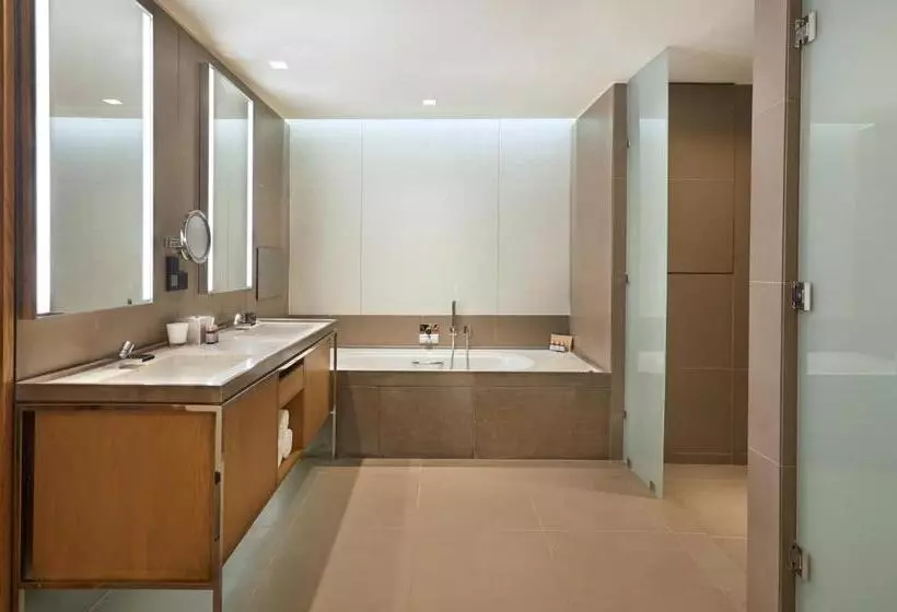 キングサイズベッドのスイートルーム, Andaz Delhi, By Hyatt